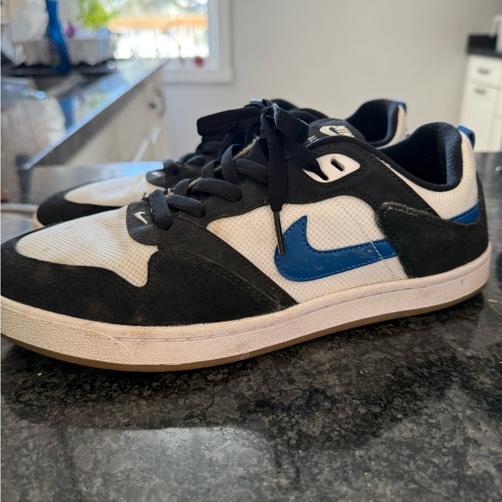 Men's Black and Blue Nike SB Sneakers